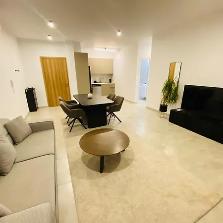 Sea View Penthouse Universal Residences * بافوس