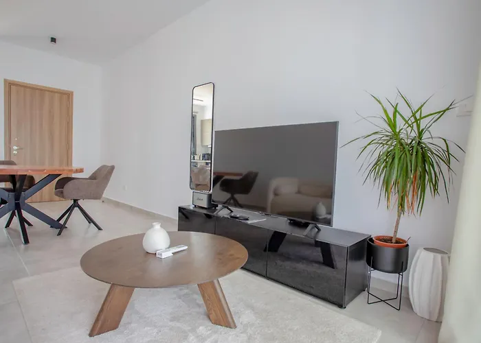 Sea View Penthouse Universal Residences * بافوس